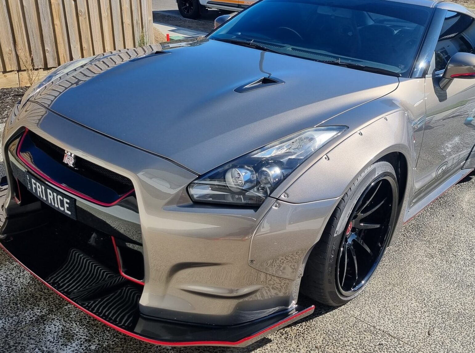 nissan GTR detailing